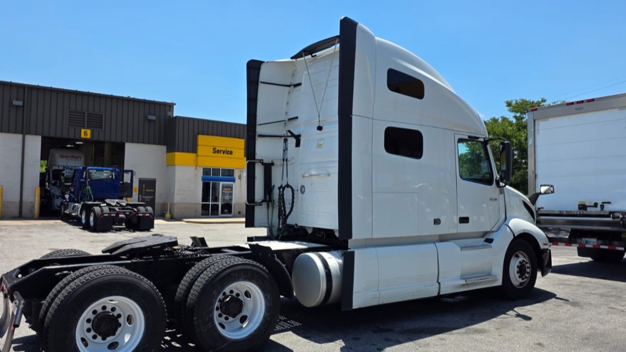 2022 Volvo VNL 760 . Diesel