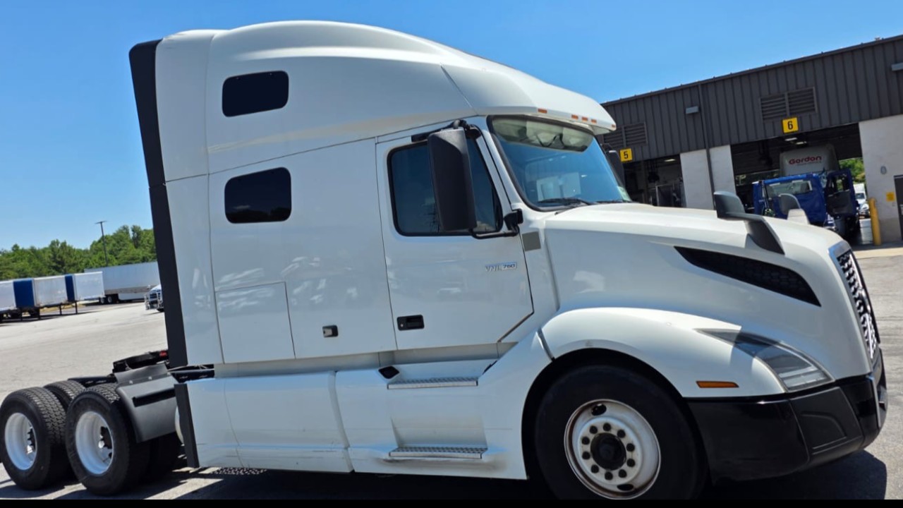2022 Volvo VNL 760 . Diesel