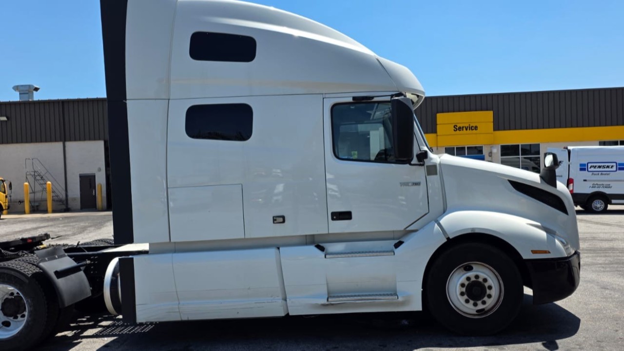 2022 Volvo VNL 760 . Diesel