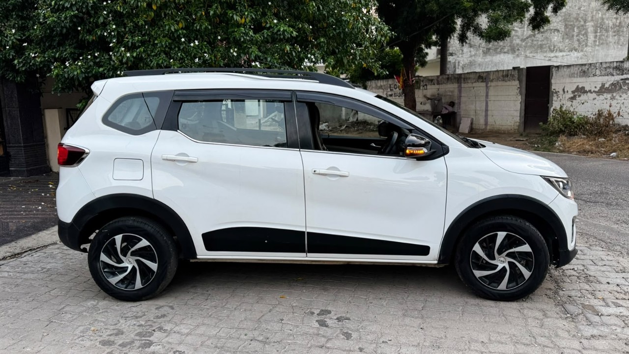 Used 2022 Renault Triber RXZ Petrol