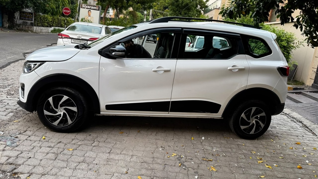 Used 2022 Renault Triber RXZ Petrol